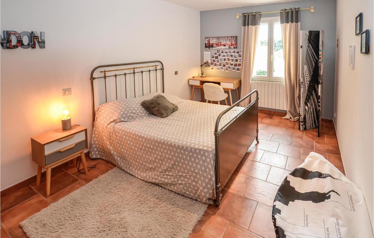 3 Bedroom Awesome Home In Chateuneuf De Gadagne Châteauneuf-de-Gadagne Exteriér fotografie