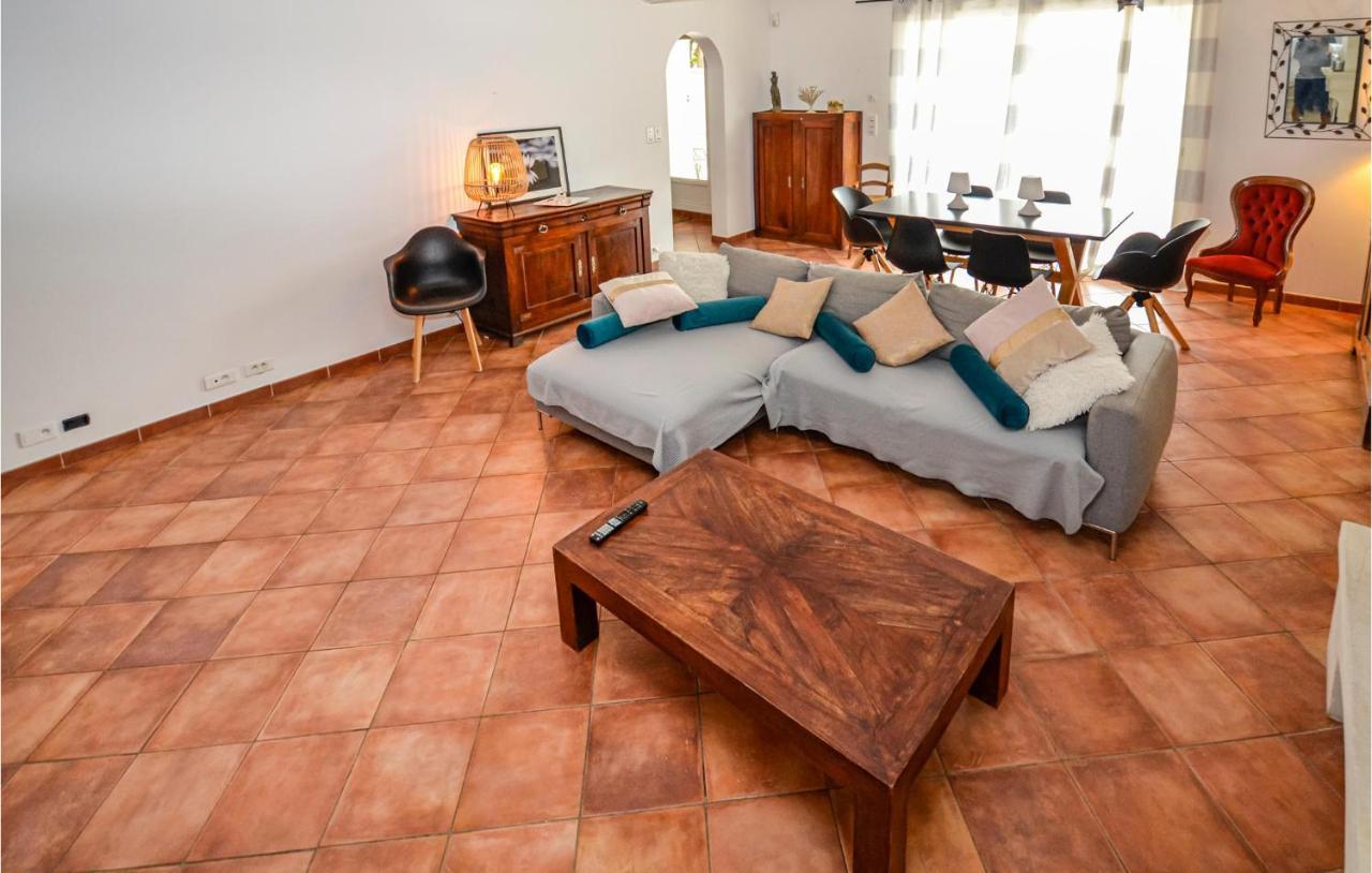 3 Bedroom Awesome Home In Chateuneuf De Gadagne Châteauneuf-de-Gadagne Exteriér fotografie