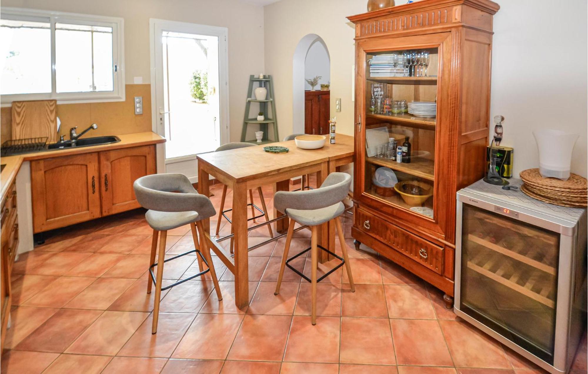 3 Bedroom Awesome Home In Chateuneuf De Gadagne Châteauneuf-de-Gadagne Exteriér fotografie