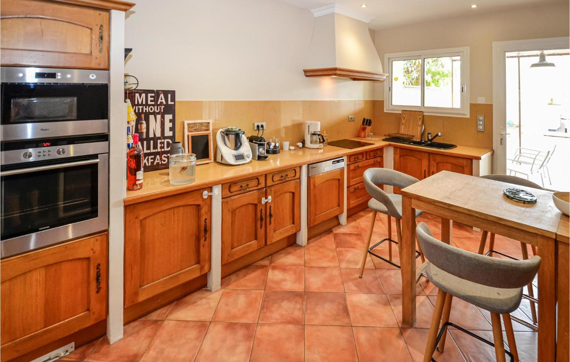3 Bedroom Awesome Home In Chateuneuf De Gadagne Châteauneuf-de-Gadagne Exteriér fotografie