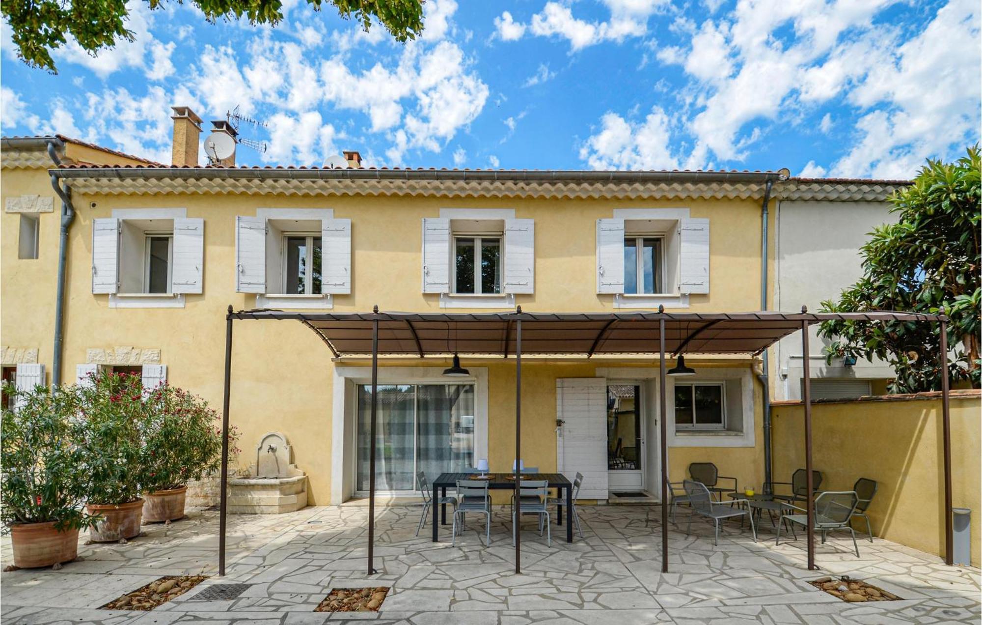 3 Bedroom Awesome Home In Chateuneuf De Gadagne Châteauneuf-de-Gadagne Exteriér fotografie